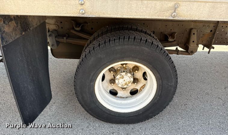 image for item DY7987 2011 Isuzu NPR box truck