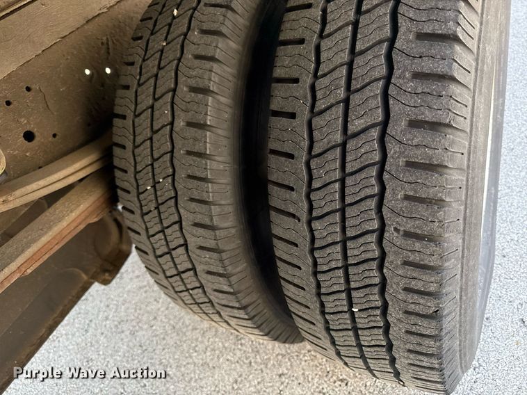 image for item DY7987 2011 Isuzu NPR box truck