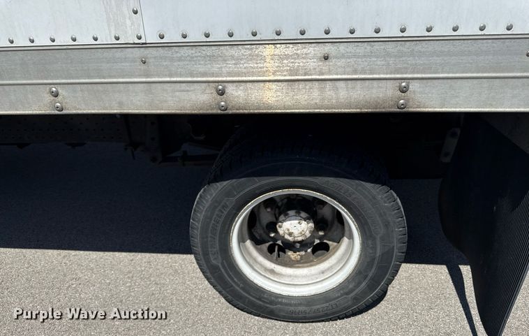 image for item DY7987 2011 Isuzu NPR box truck