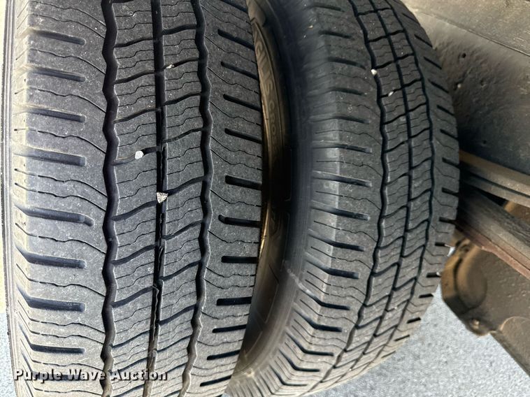 image for item DY7987 2011 Isuzu NPR box truck