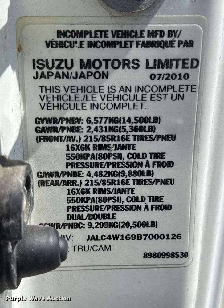 image for item DY7987 2011 Isuzu NPR box truck
