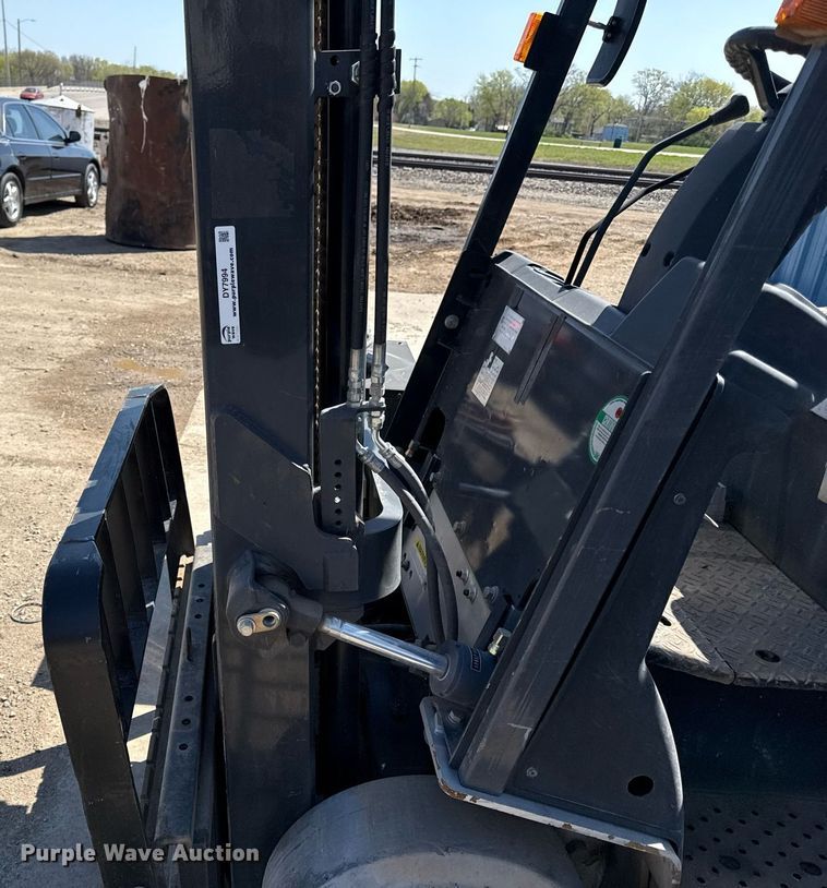 image for item DY7994 Nissan CP1B2L25BS forklift