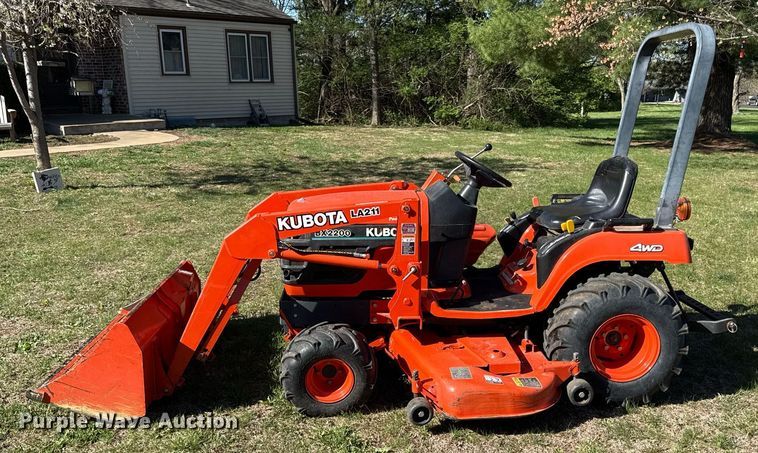image for item DY8019 Kubota BX2200D MFWD tractor