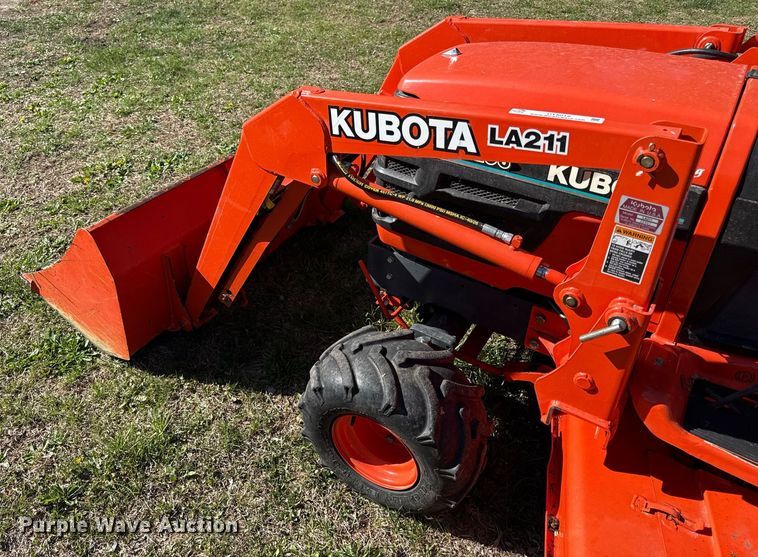 image for item DY8019 Kubota BX2200D MFWD tractor