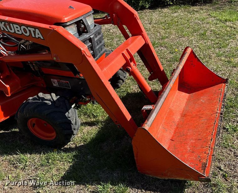 image for item DY8019 Kubota BX2200D MFWD tractor