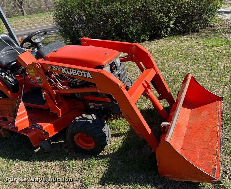 image for item DY8019 Kubota BX2200D MFWD tractor
