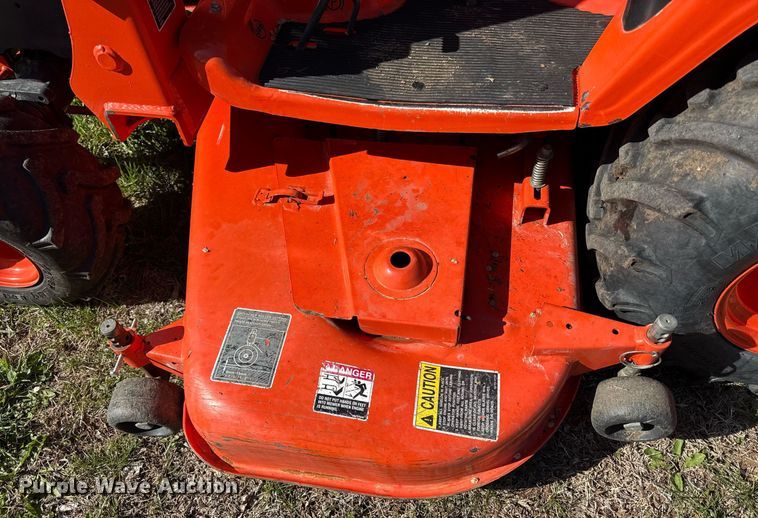 image for item DY8019 Kubota BX2200D MFWD tractor