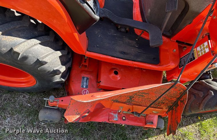 image for item DY8019 Kubota BX2200D MFWD tractor