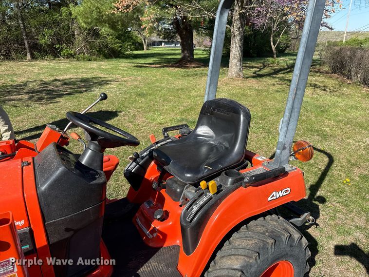 image for item DY8019 Kubota BX2200D MFWD tractor