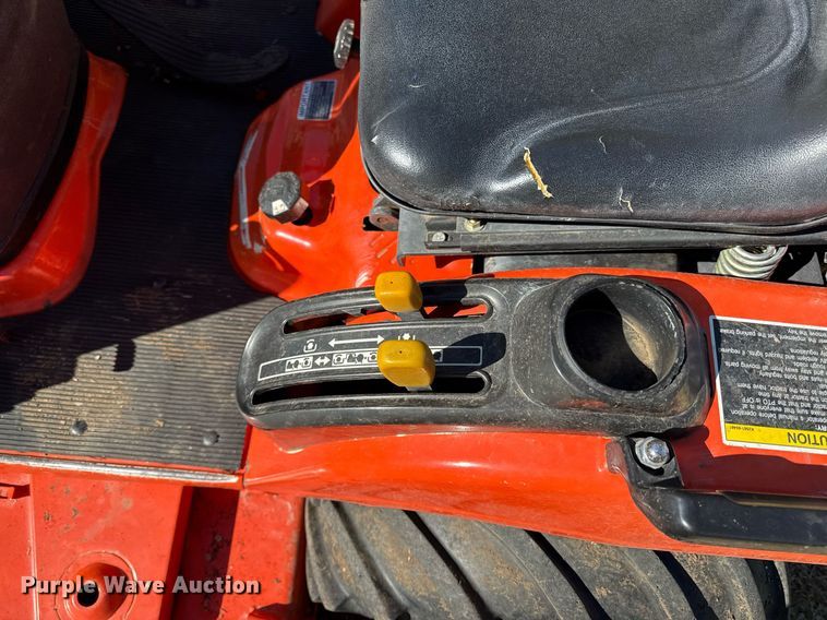image for item DY8019 Kubota BX2200D MFWD tractor