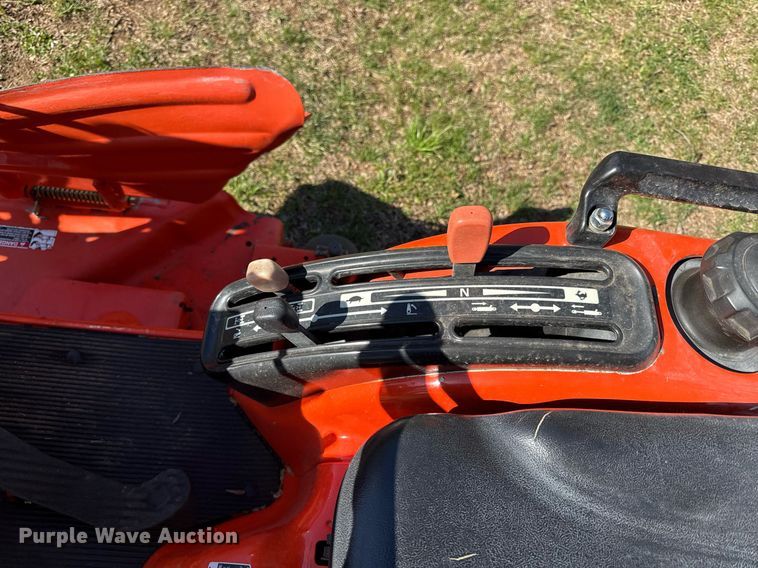 image for item DY8019 Kubota BX2200D MFWD tractor