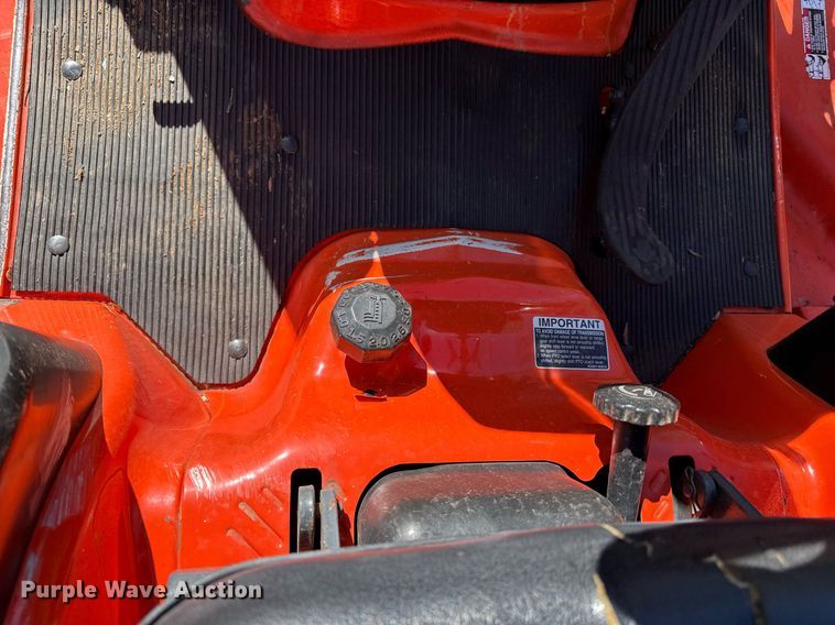 image for item DY8019 Kubota BX2200D MFWD tractor