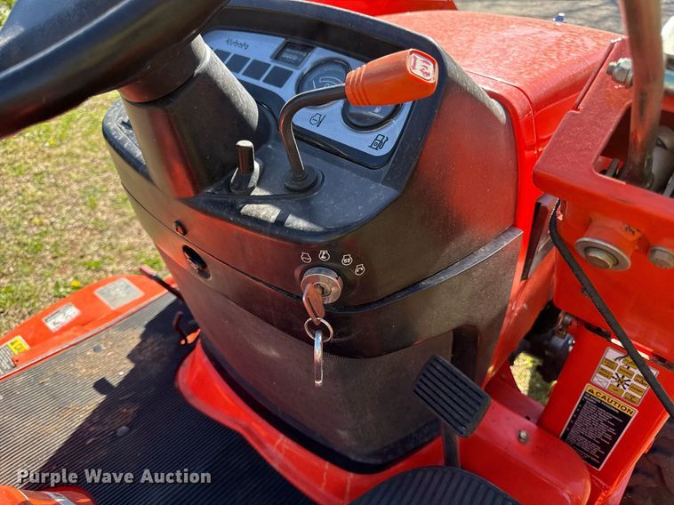 image for item DY8019 Kubota BX2200D MFWD tractor