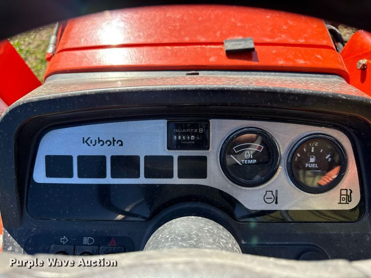 image for item DY8019 Kubota BX2200D MFWD tractor