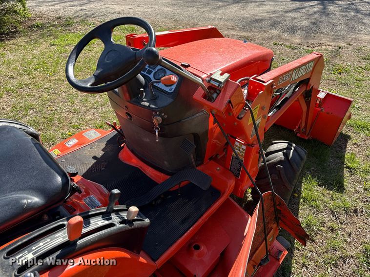 image for item DY8019 Kubota BX2200D MFWD tractor