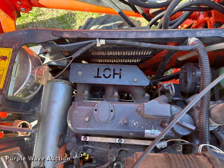 image for item DY8019 Kubota BX2200D MFWD tractor