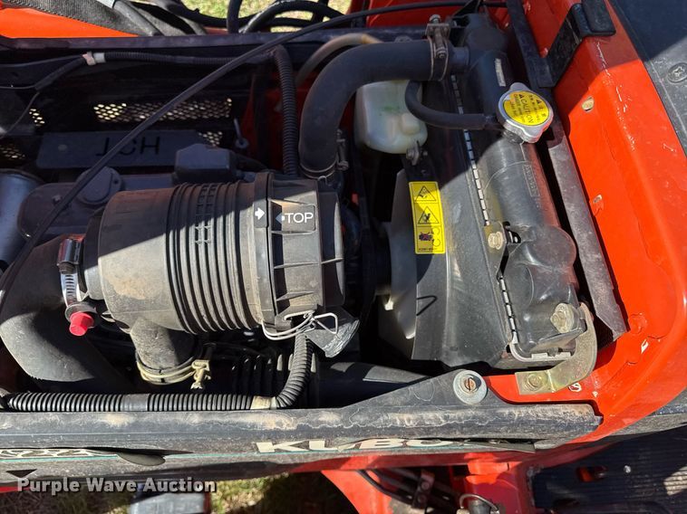 image for item DY8019 Kubota BX2200D MFWD tractor