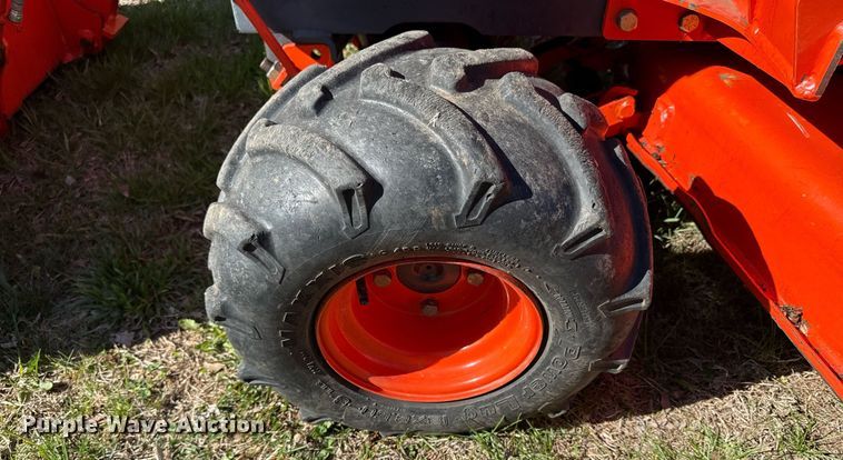 image for item DY8019 Kubota BX2200D MFWD tractor