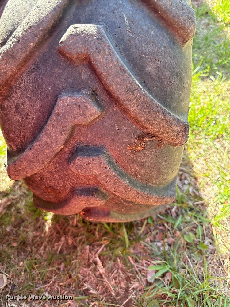 image for item DY8019 Kubota BX2200D MFWD tractor