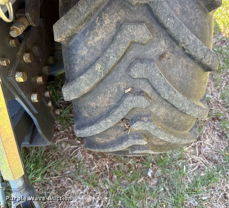 image for item DY8019 Kubota BX2200D MFWD tractor