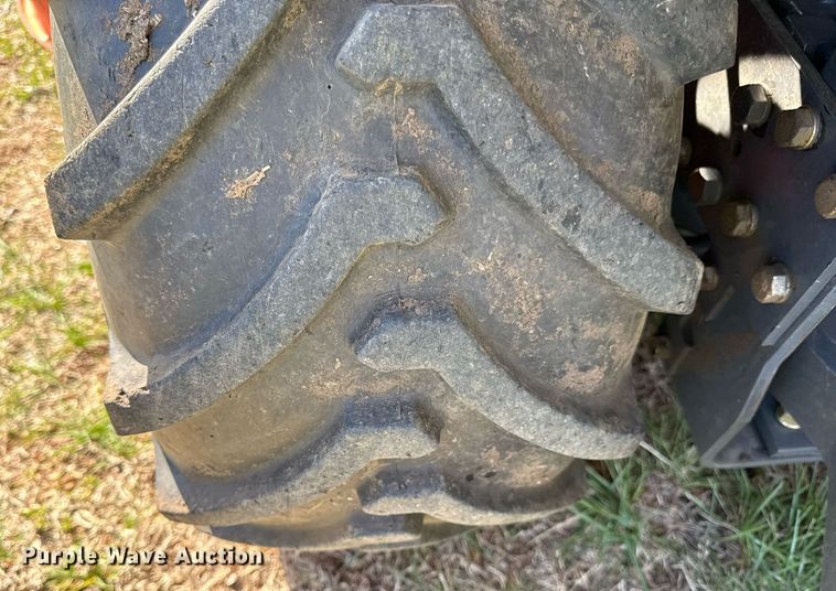 image for item DY8019 Kubota BX2200D MFWD tractor