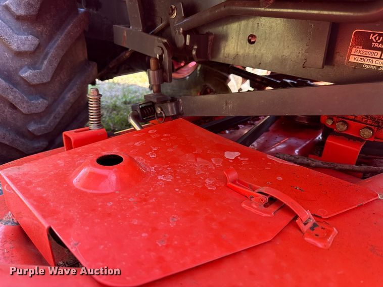 image for item DY8019 Kubota BX2200D MFWD tractor