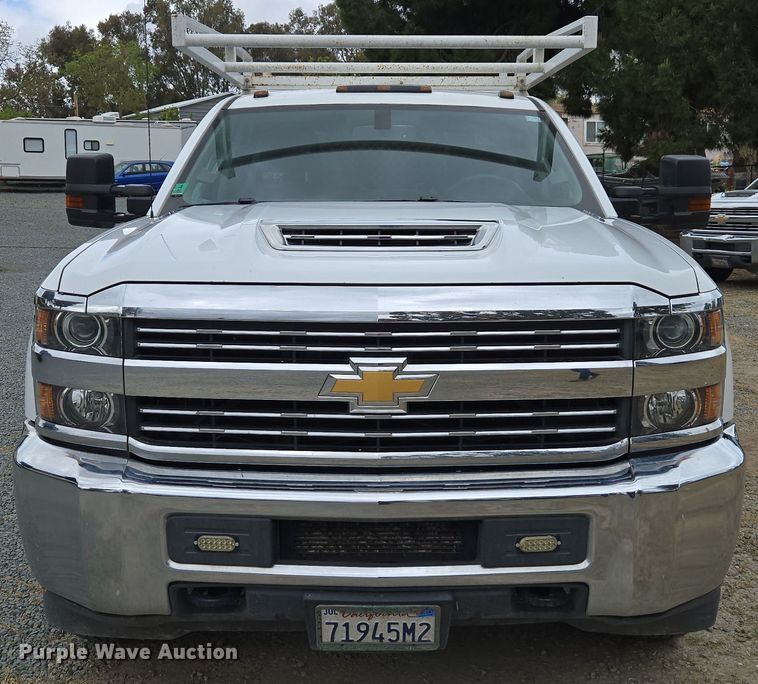 image for item EC0911 2018 Chevrolet Silverado 3500HD Crew Cab flatbed pickup truck