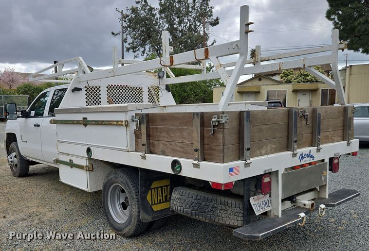 image for item EC0911 2018 Chevrolet Silverado 3500HD Crew Cab flatbed pickup truck