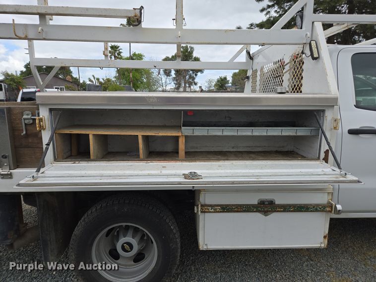 image for item EC0911 2018 Chevrolet Silverado 3500HD Crew Cab flatbed pickup truck