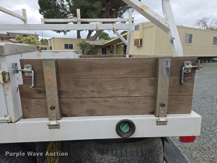 image for item EC0911 2018 Chevrolet Silverado 3500HD Crew Cab flatbed pickup truck