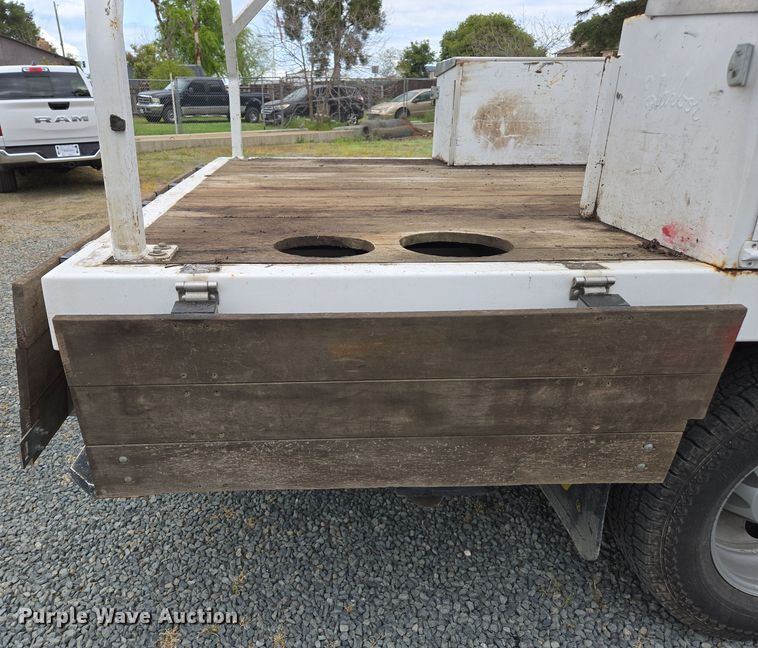 image for item EC0911 2018 Chevrolet Silverado 3500HD Crew Cab flatbed pickup truck