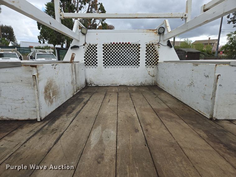 image for item EC0911 2018 Chevrolet Silverado 3500HD Crew Cab flatbed pickup truck