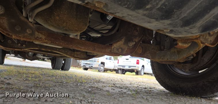 image for item EC0911 2018 Chevrolet Silverado 3500HD Crew Cab flatbed pickup truck