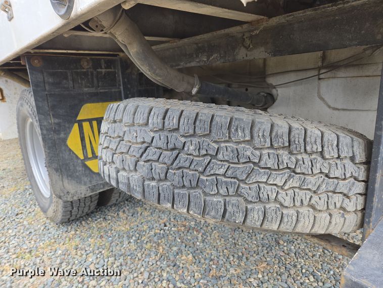 image for item EC0911 2018 Chevrolet Silverado 3500HD Crew Cab flatbed pickup truck