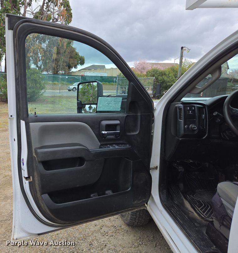 image for item EC0911 2018 Chevrolet Silverado 3500HD Crew Cab flatbed pickup truck