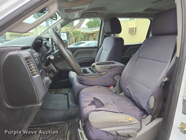 image for item EC0911 2018 Chevrolet Silverado 3500HD Crew Cab flatbed pickup truck