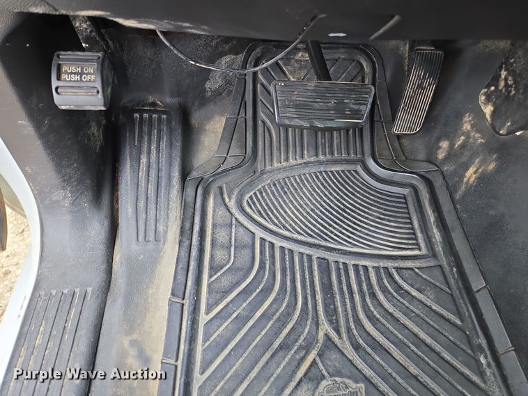 image for item EC0911 2018 Chevrolet Silverado 3500HD Crew Cab flatbed pickup truck