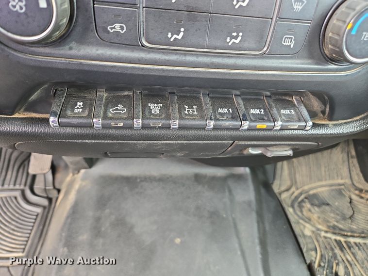 image for item EC0911 2018 Chevrolet Silverado 3500HD Crew Cab flatbed pickup truck