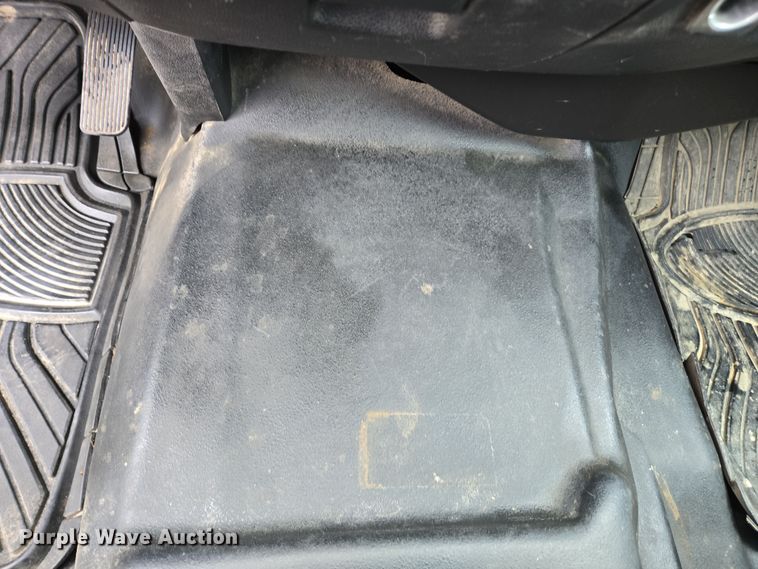 image for item EC0911 2018 Chevrolet Silverado 3500HD Crew Cab flatbed pickup truck