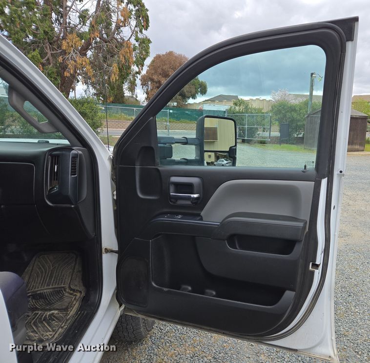 image for item EC0911 2018 Chevrolet Silverado 3500HD Crew Cab flatbed pickup truck