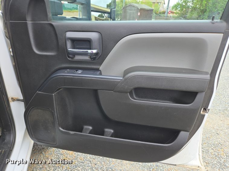 image for item EC0911 2018 Chevrolet Silverado 3500HD Crew Cab flatbed pickup truck