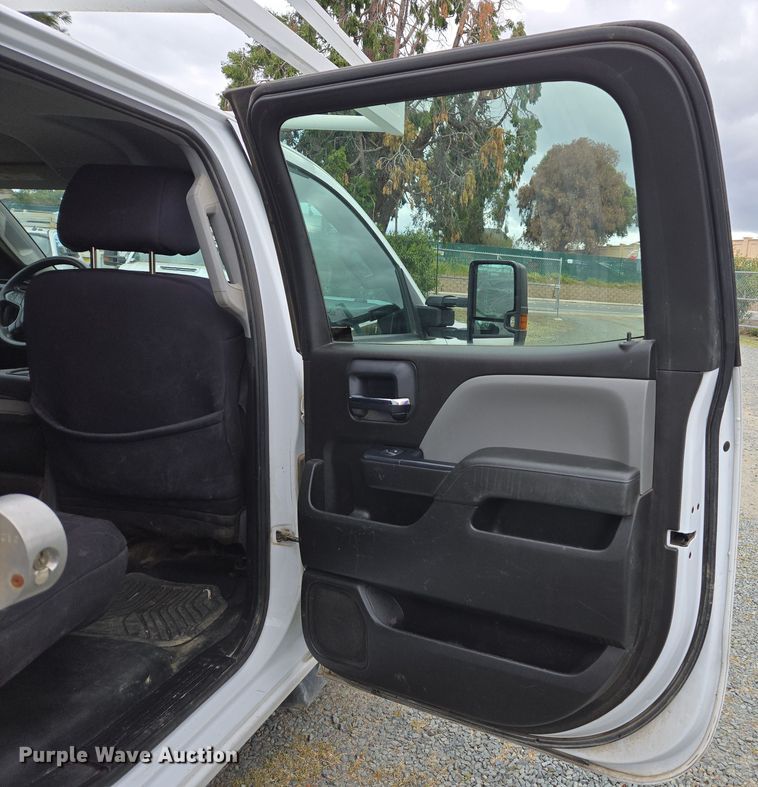 image for item EC0911 2018 Chevrolet Silverado 3500HD Crew Cab flatbed pickup truck