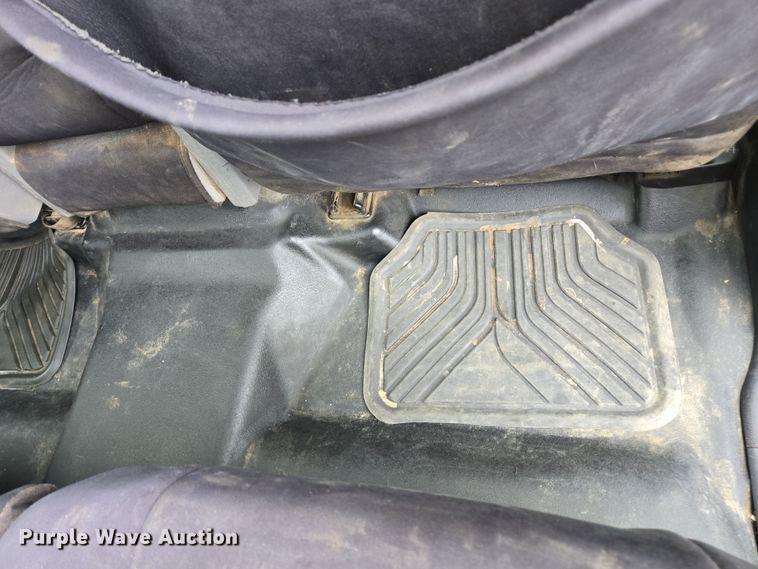 image for item EC0911 2018 Chevrolet Silverado 3500HD Crew Cab flatbed pickup truck