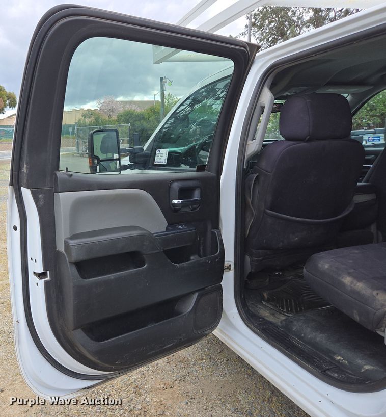 image for item EC0911 2018 Chevrolet Silverado 3500HD Crew Cab flatbed pickup truck