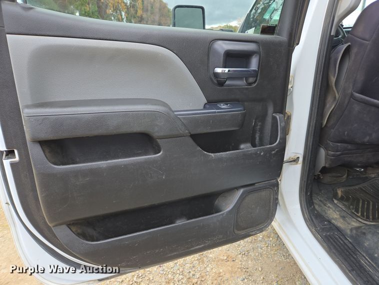 image for item EC0911 2018 Chevrolet Silverado 3500HD Crew Cab flatbed pickup truck