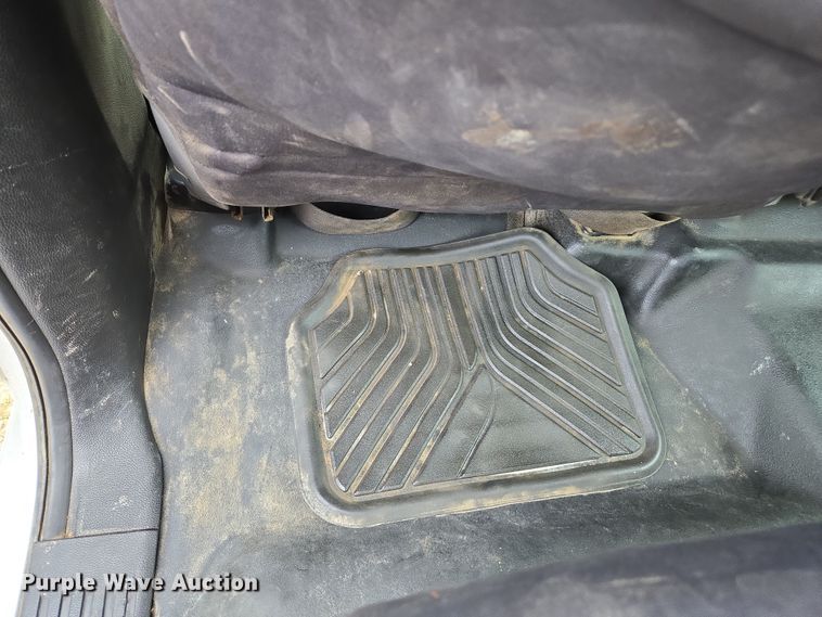 image for item EC0911 2018 Chevrolet Silverado 3500HD Crew Cab flatbed pickup truck