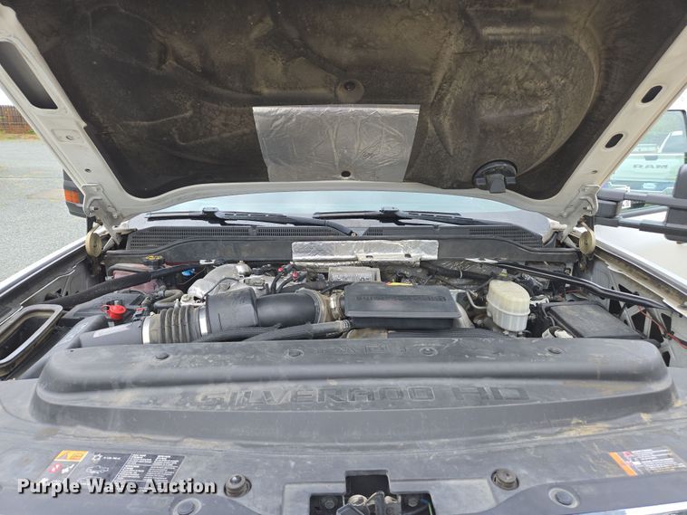 image for item EC0911 2018 Chevrolet Silverado 3500HD Crew Cab flatbed pickup truck