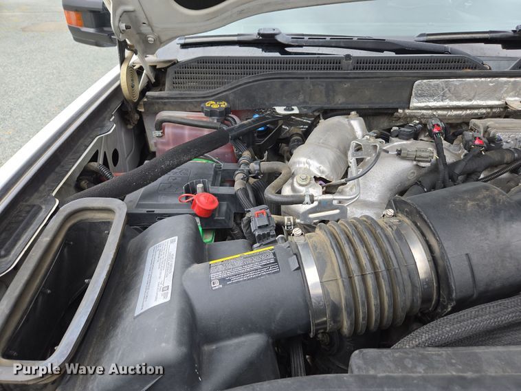 image for item EC0911 2018 Chevrolet Silverado 3500HD Crew Cab flatbed pickup truck