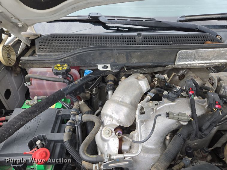 image for item EC0911 2018 Chevrolet Silverado 3500HD Crew Cab flatbed pickup truck