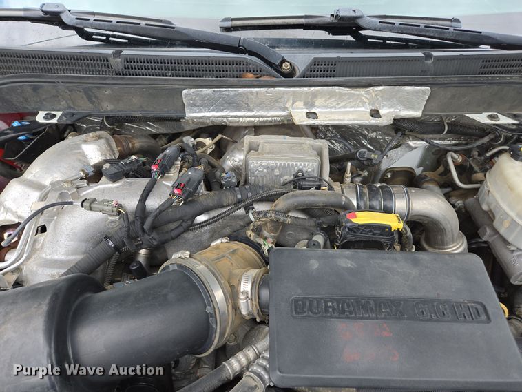 image for item EC0911 2018 Chevrolet Silverado 3500HD Crew Cab flatbed pickup truck